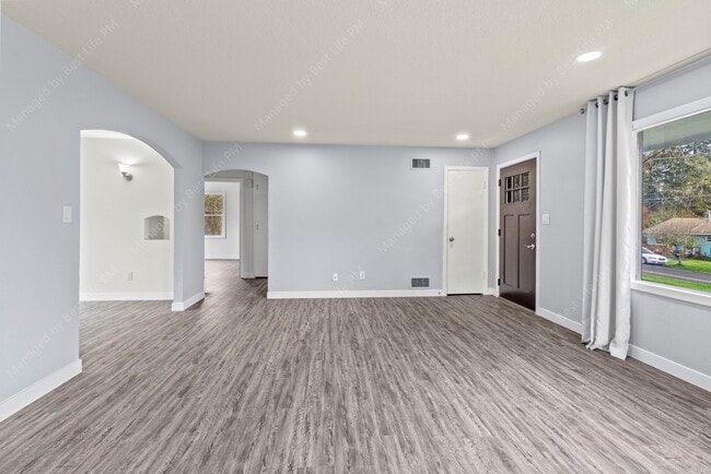 Photo - 7331 SW Oak St