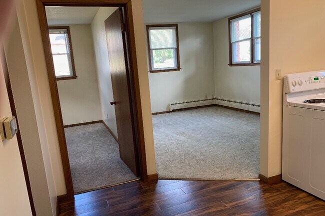 Bedroom/Living Room - 4713 Ontario St Unidad #4