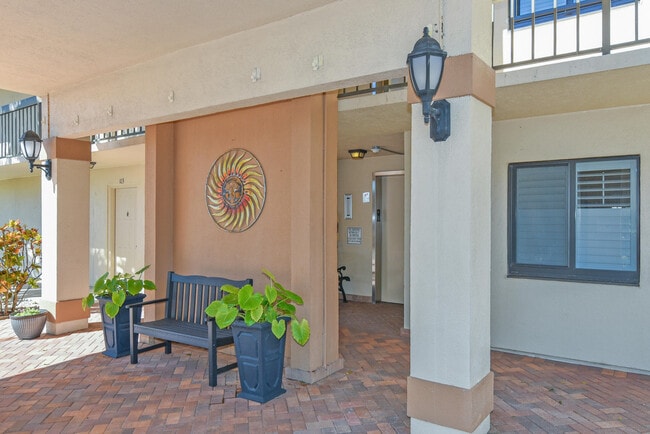 Photo - 901 Seafarer Cir Unit 302