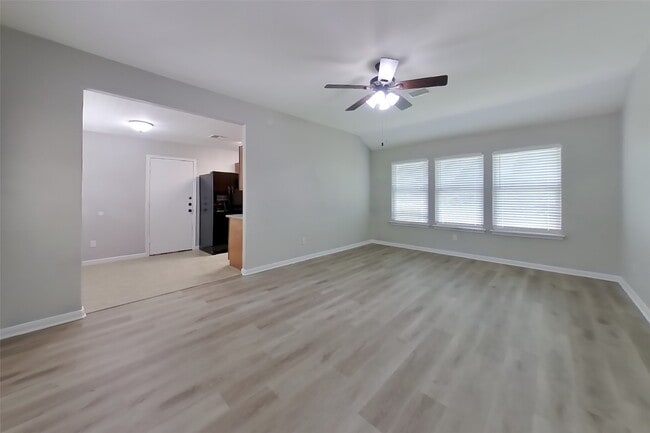 Building Photo - 10951 Royal Forest Dr