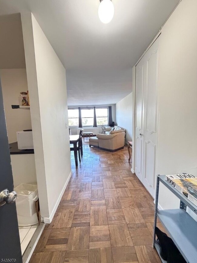 Photo - 2100 Linwood Ave Unit 4P