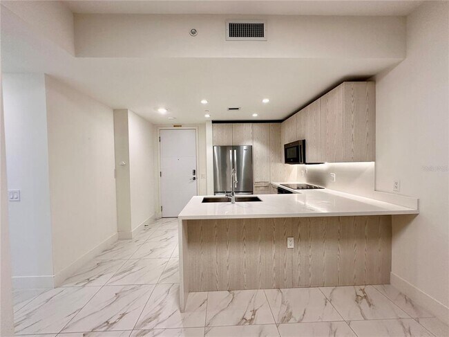 Photo - 2000 Metropica Wy Unit 1708