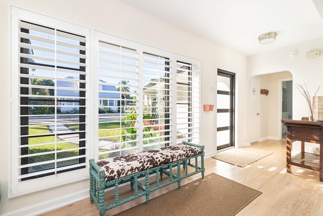 Photo - 328 N Lakeside Dr