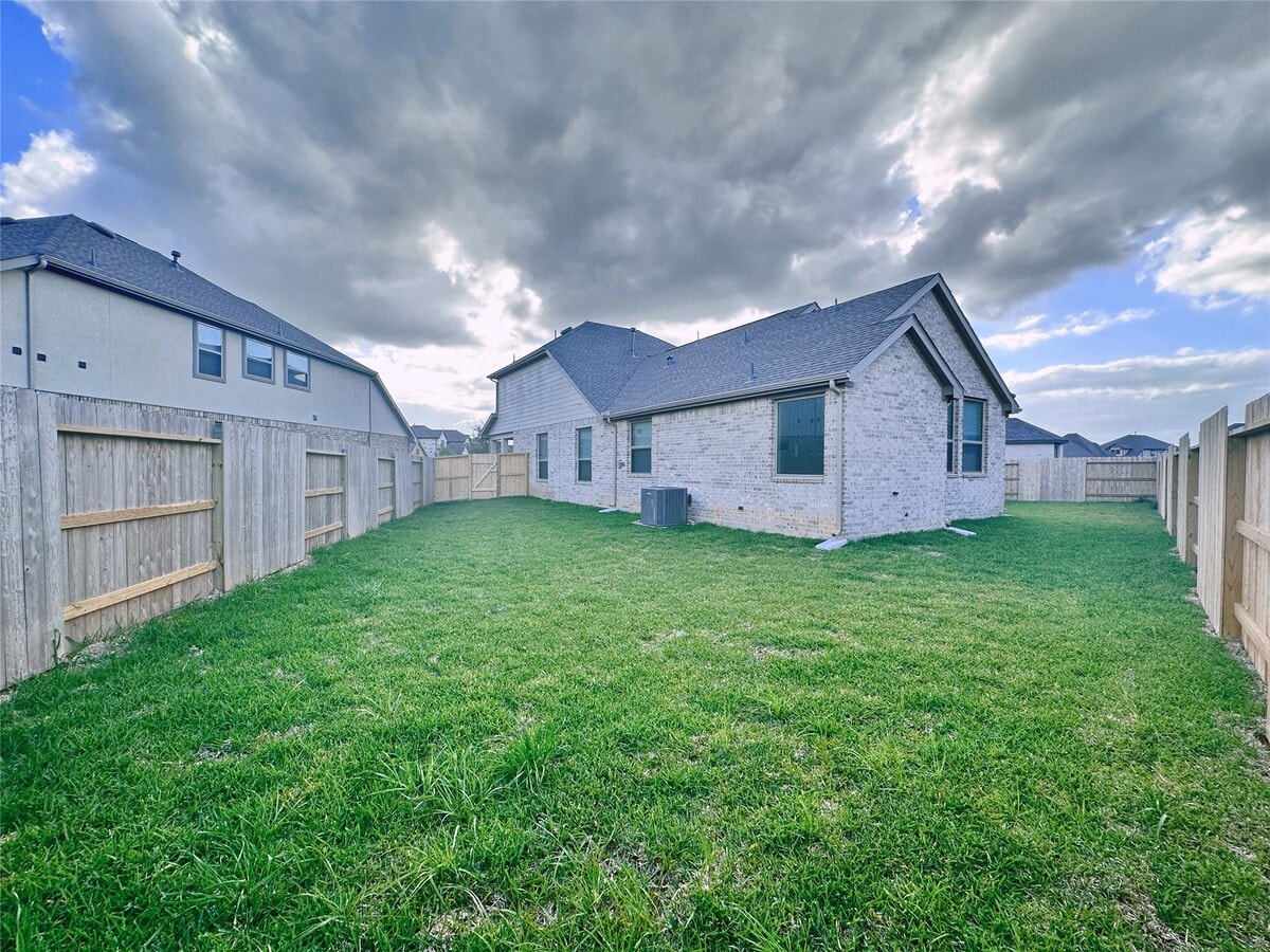 Photo - 967 Malibu Shr Ln