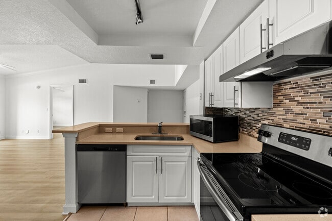 2BR, 2BA - 1,187SF - Kitchen - Gables Town Colony