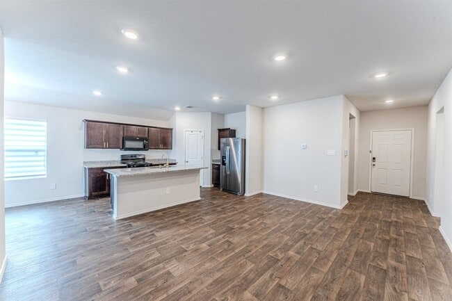 Photo - 317 Lily Pond Trl