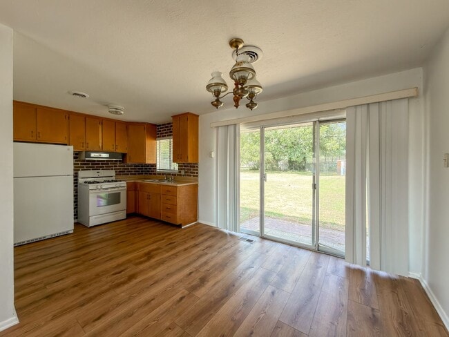 7712 Colony-