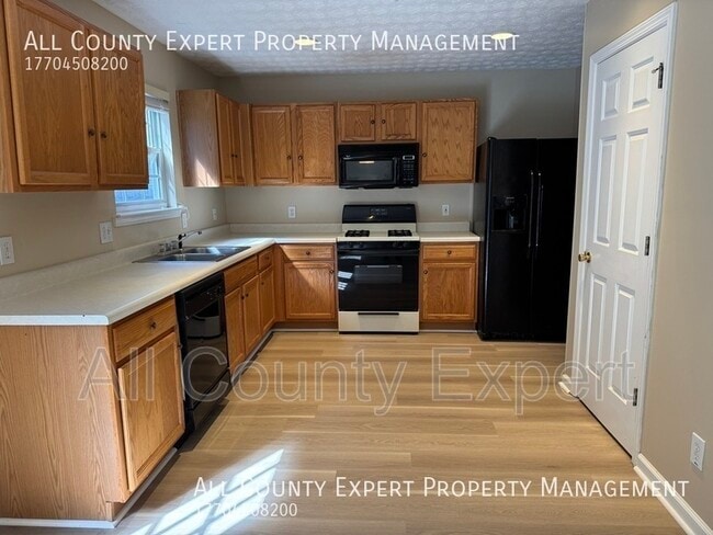 Photo - 520 Lazy River Ln