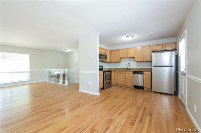 Photo - 165 Iris St