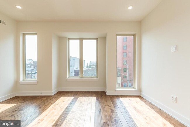 Building Photo - 812 N Burns St Unit 2