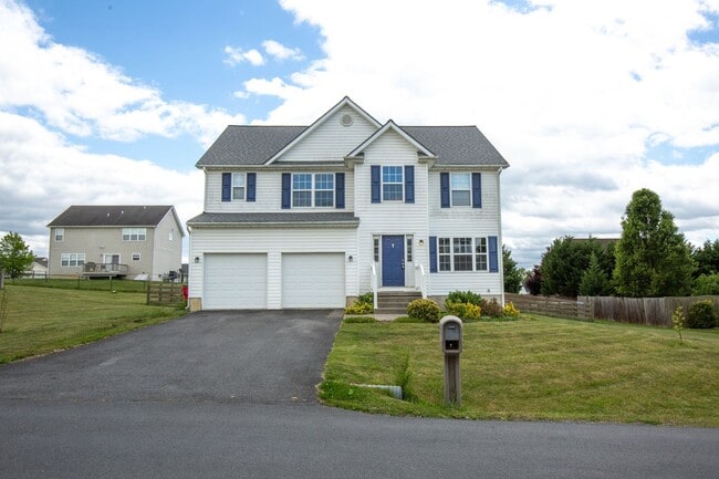 Building Photo - 3 Bed, 2.5 Bath, Single Family Home in Martinsburg, WV