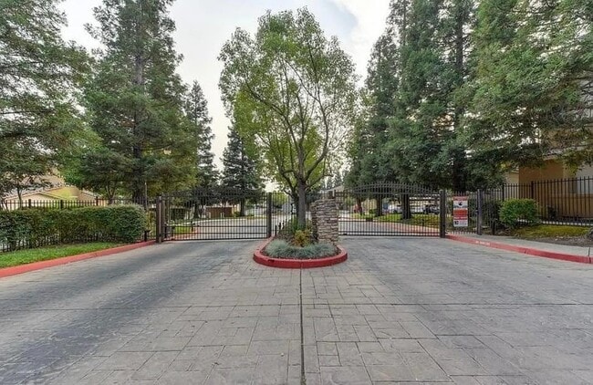 Photo - 501 Gibson Dr Unit #1014