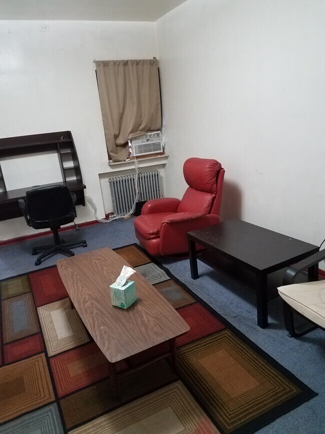 living room - 10 Cable Pl Unit 1