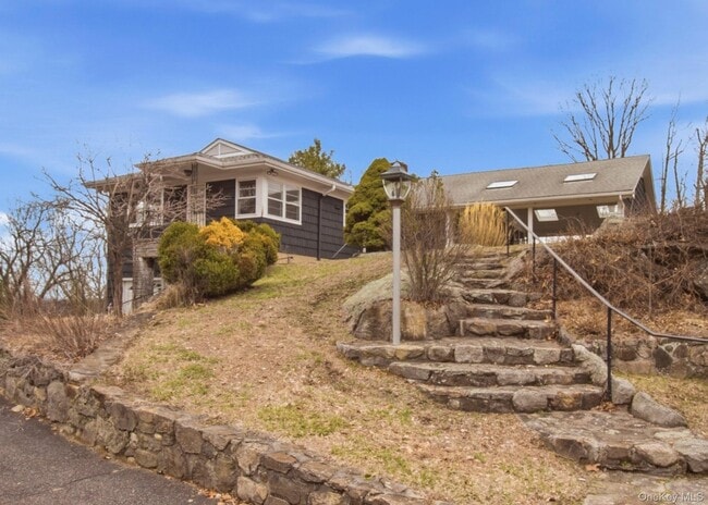 Building Photo - 27 Allapartus Cir