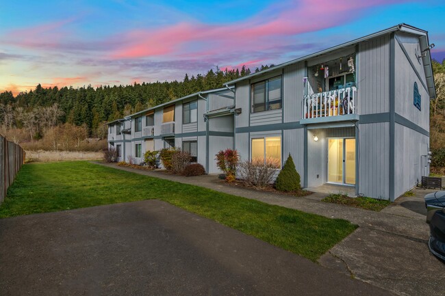 Salmon Creek Apartments - Salmon Creek Apartments