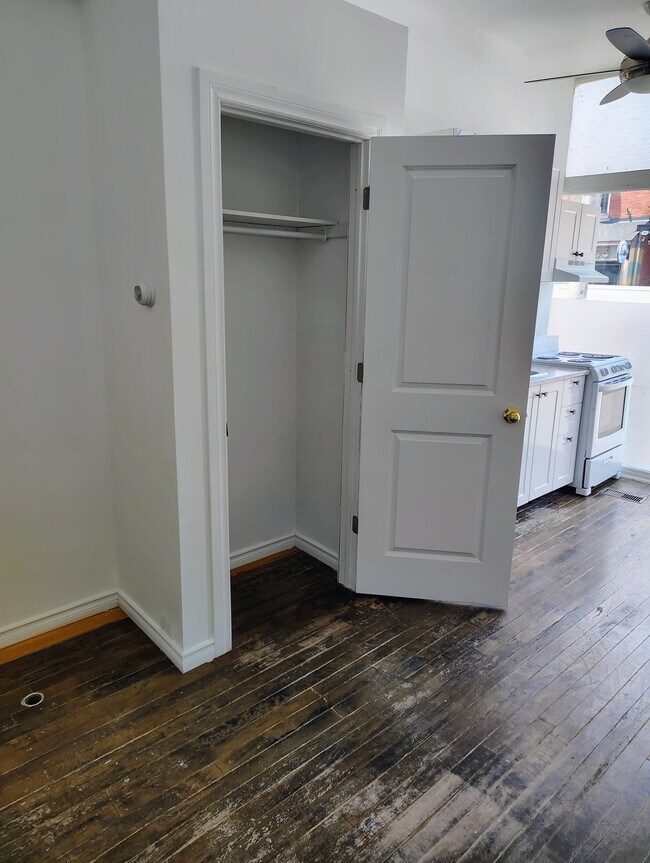 Photo - 494 Somerset St W Unit 1/2