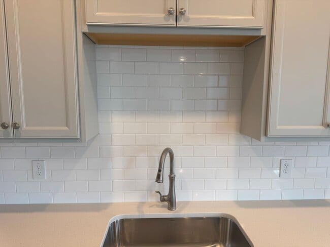 Photo - 3 Bedroom 2.5 Bathroom House in Hawthorne ...