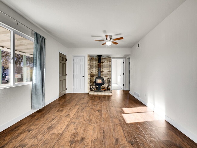 Photo - $2,495.00 - 3 Bedrooms, 1.5 Bathrooms, Single Family Home in Aurora with Washer and Dryer!