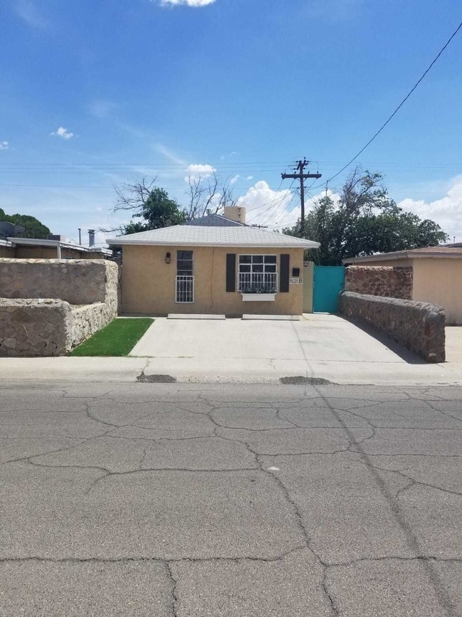 Building Photo - 1521 B St Rental