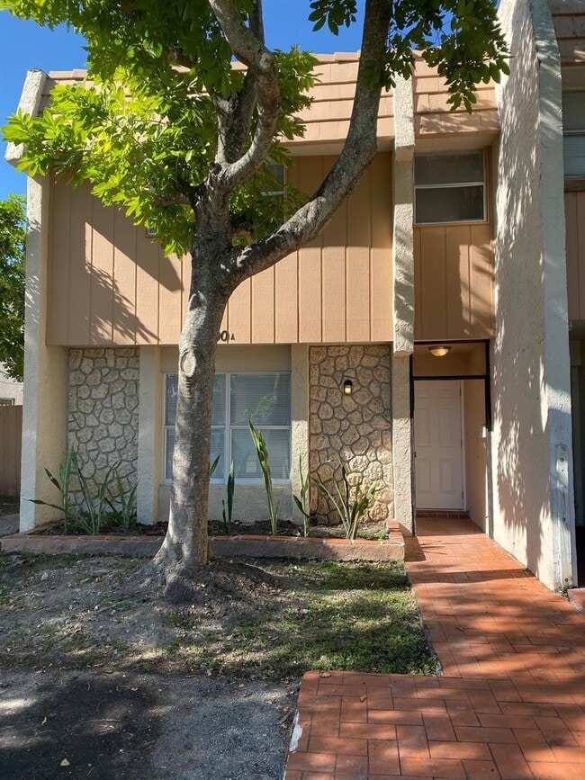 Building Photo - 890A SW 80th Ave Unit 890