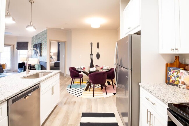 Building Photo - Cortland Mallard Creek Rental
