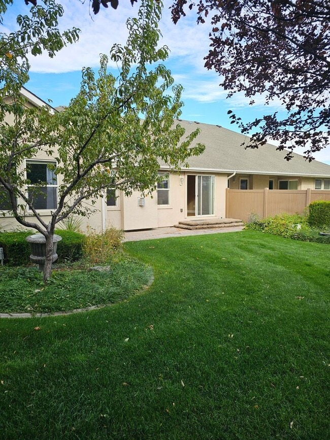 Photo - Townhouse located near Canyon Rim Parkway ...