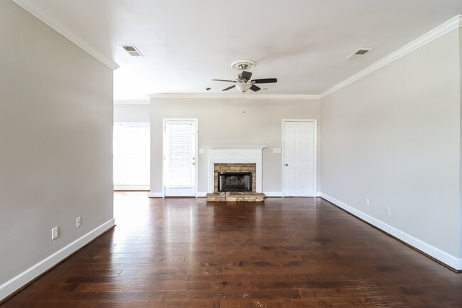 Photo - 1001 Saddlecreek Pkwy