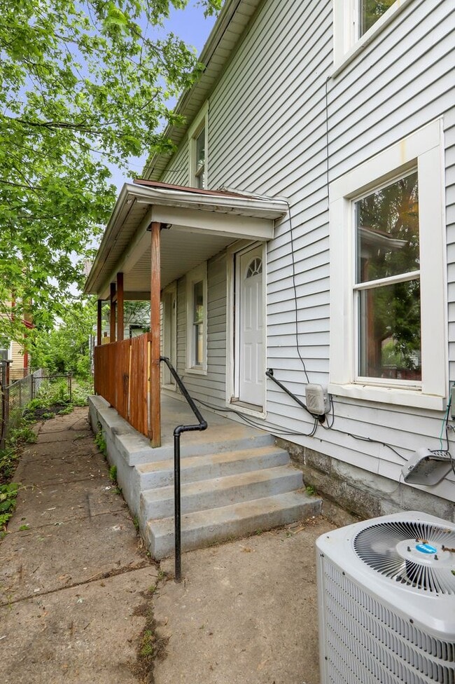 Photo - Check out this spacious 2bdr home for rent!