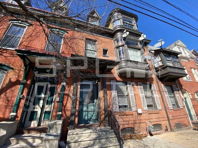 Building Photo - 351 W King St Unit 1