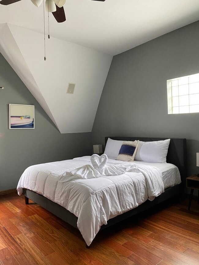 Photo - 419 E Oakwood Blvd