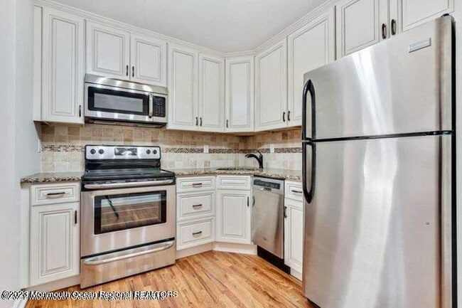 Building Photo - 65 Cedar Ave Unit D14 Rental
