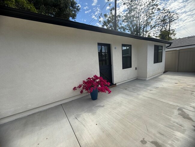 Photo - 3059 Sycamore Ave