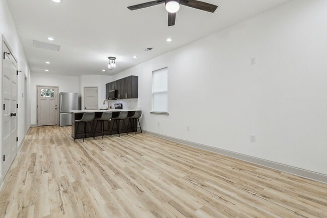 Photo - 3923 Clematis St