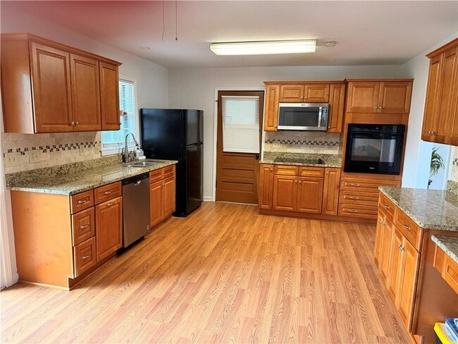 Photo - 886 Killian Hill Rd SW