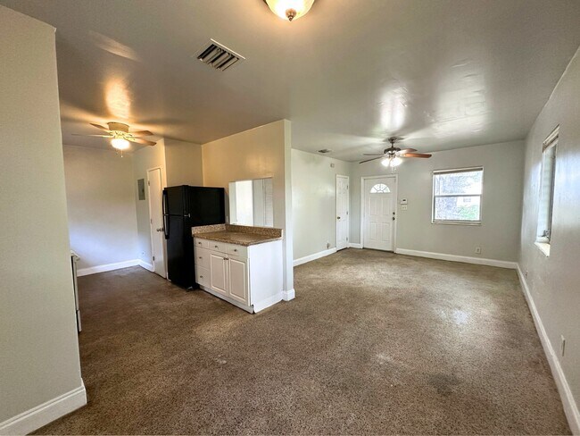 Building Photo - 1206 NW 17th Ave