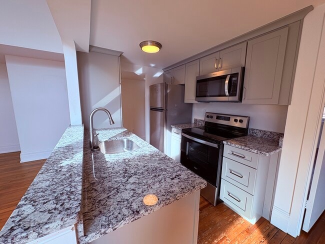 Building Photo - 1 E King St E