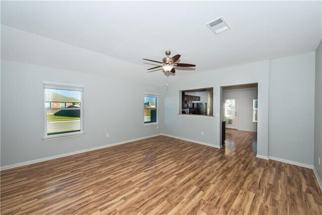 Photo - 322 Foxglove Dr