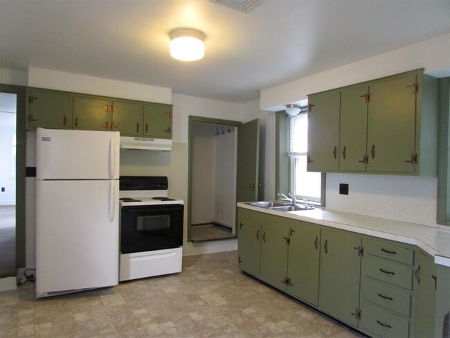 Building Photo - 418 N Earl St Rental