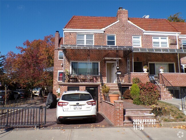 Building Photo - 141-01 68th Dr Unit Upper Rental