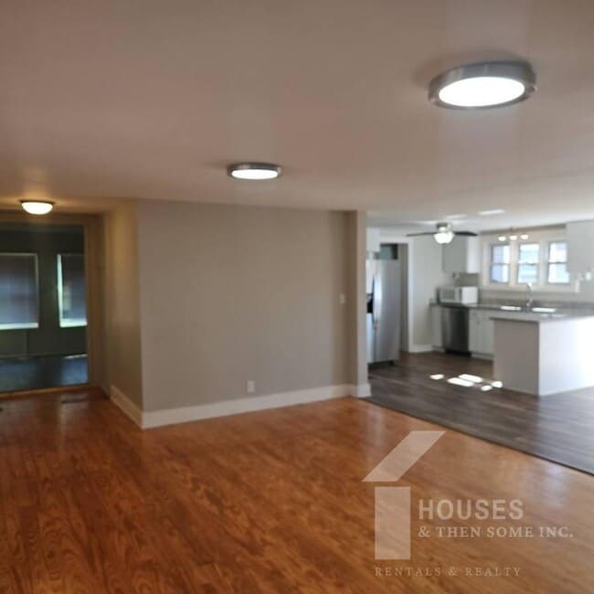 Photo - 250 Kirkland Ave