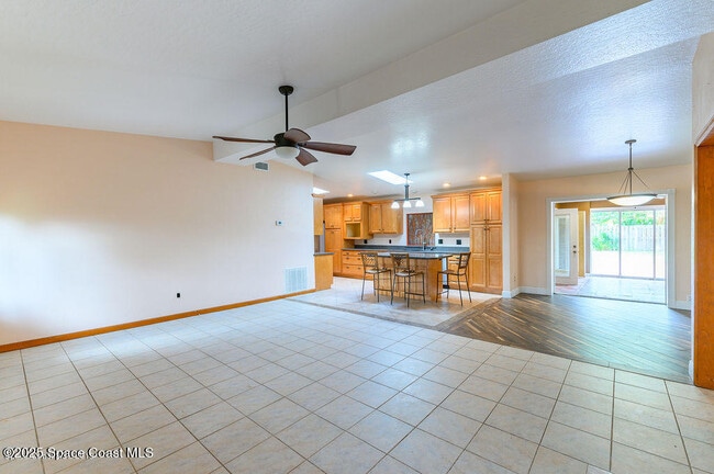 Photo - 320 Pine Tree Dr