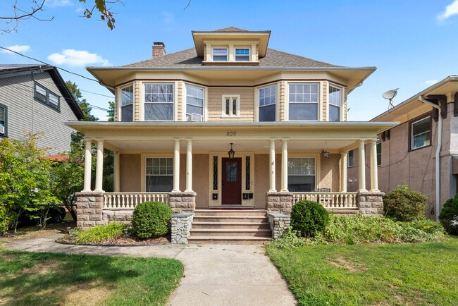 Building Photo - 809 Edgewood Ave