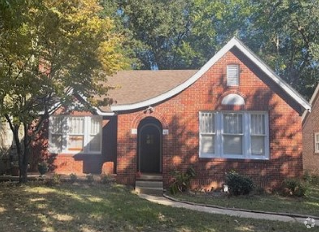 Building Photo - Cottage in the garden district. Rental