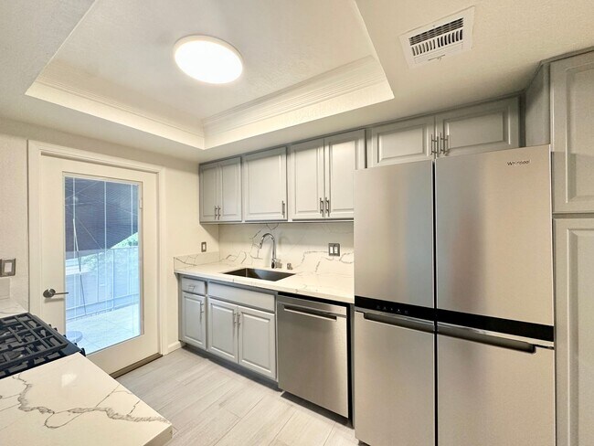 AVAILABLE NOW! 2 Bedroom 2 Bath UPDATED Co... - AVAILABLE NOW! 2 Bedroom 2 Bath UPDATED Co...