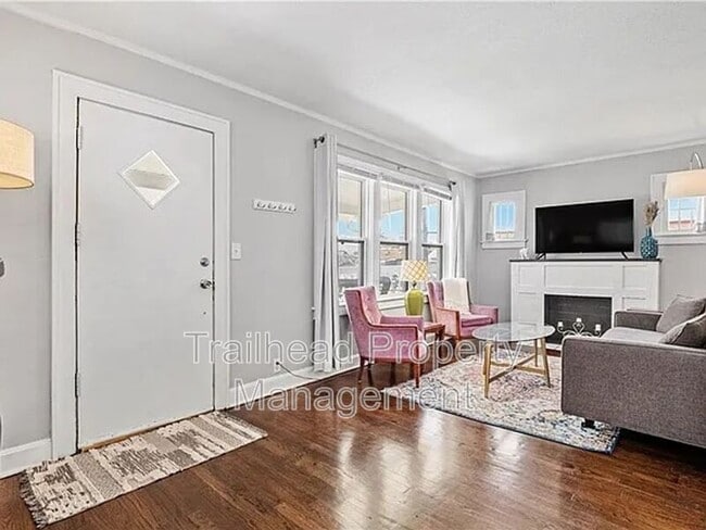 Photo - 46 W 74th St