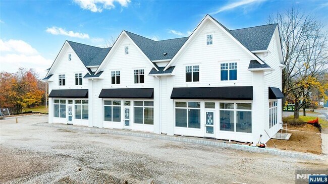 Photo - 445 Ramapo Valley Rd Unidad 2