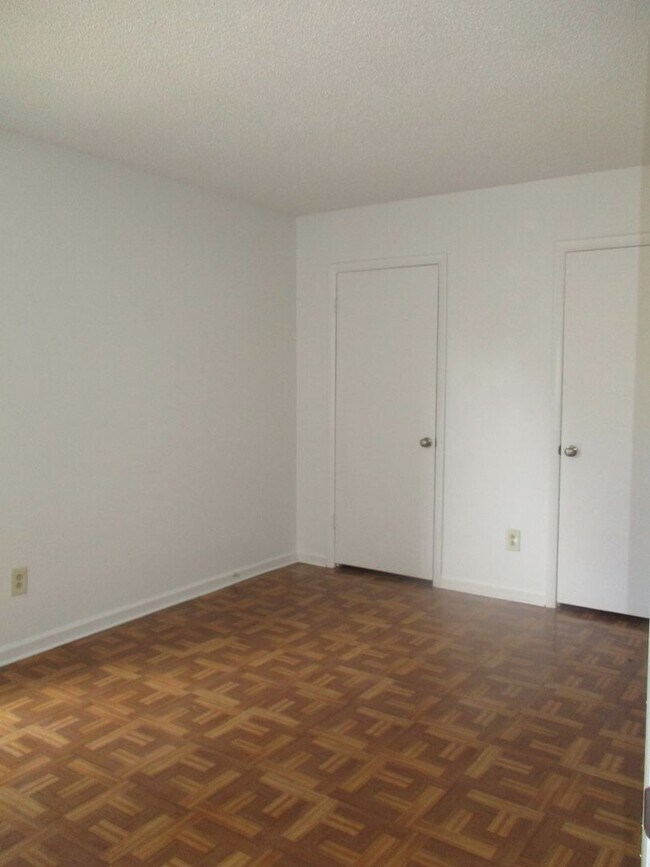 Photo - Lovely duplex close to base, shopping and area dining. Large open backyard great for cookouts. Fe...