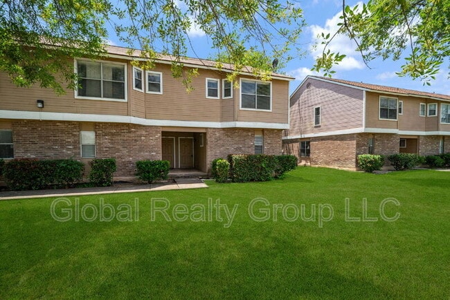 Photo - 909 Schertz Pkwy