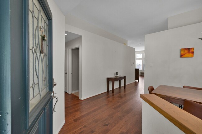 Photo - 24 E New Avery Pl