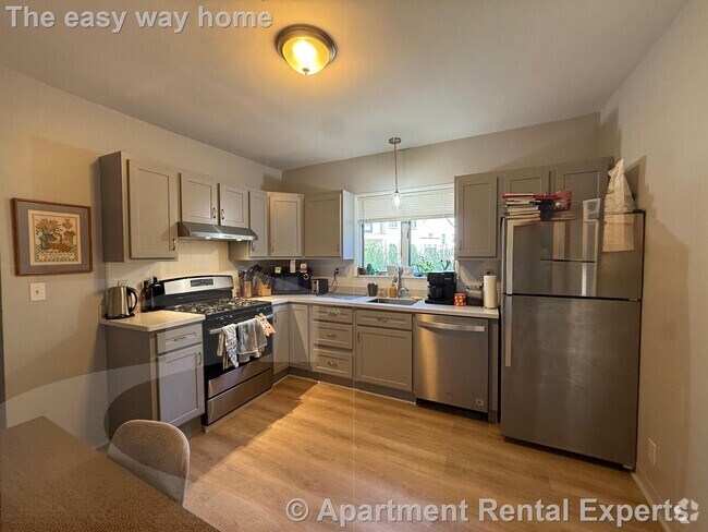 Building Photo - 72 Eustis St Rental